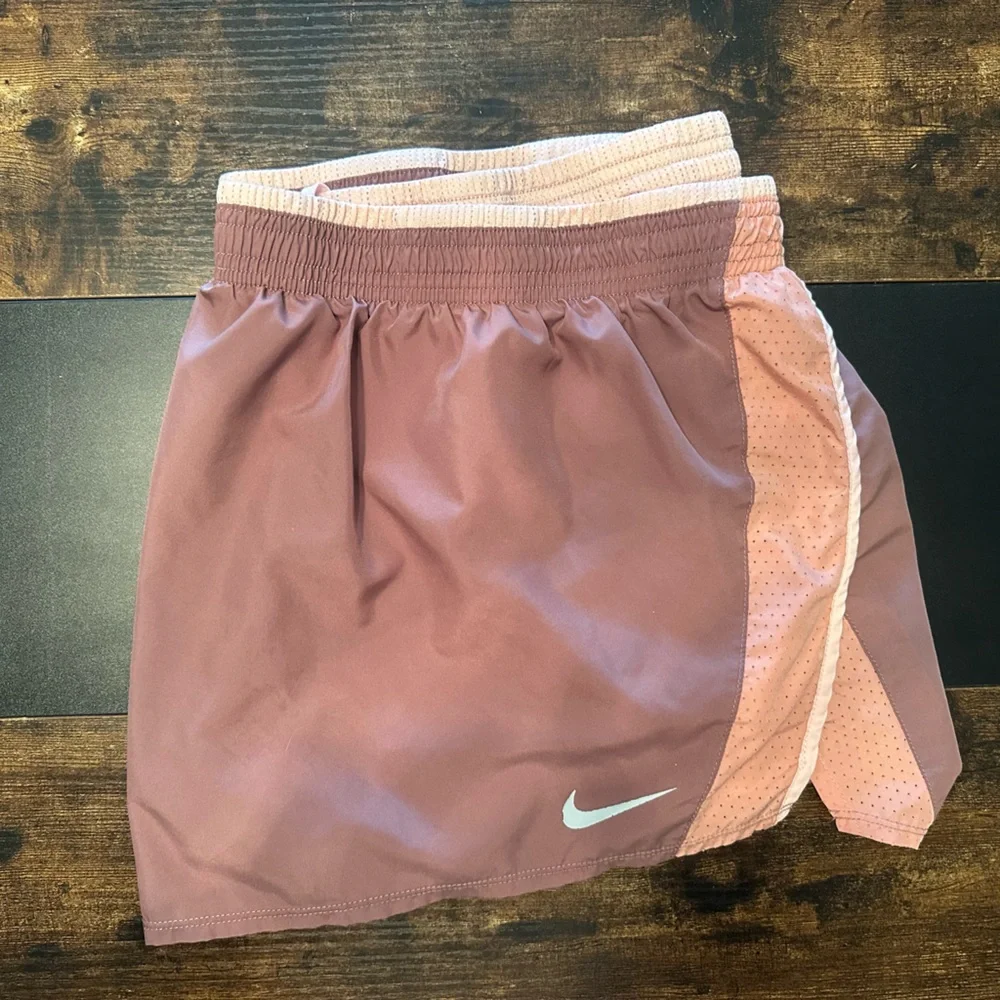 Nike Women's Shorts in Mauve and Peach - Picture 3 of 5